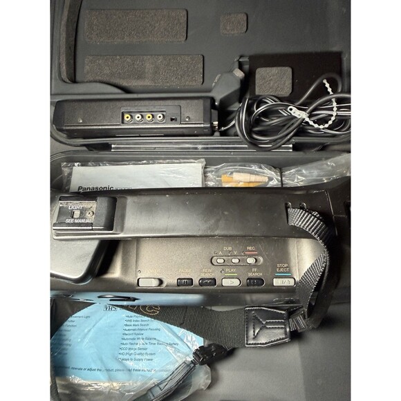 Vintage Panasonic Omnimovie VHS Camcorder with Manual AFx8 PV-704 Tested - Picture 4 of 7